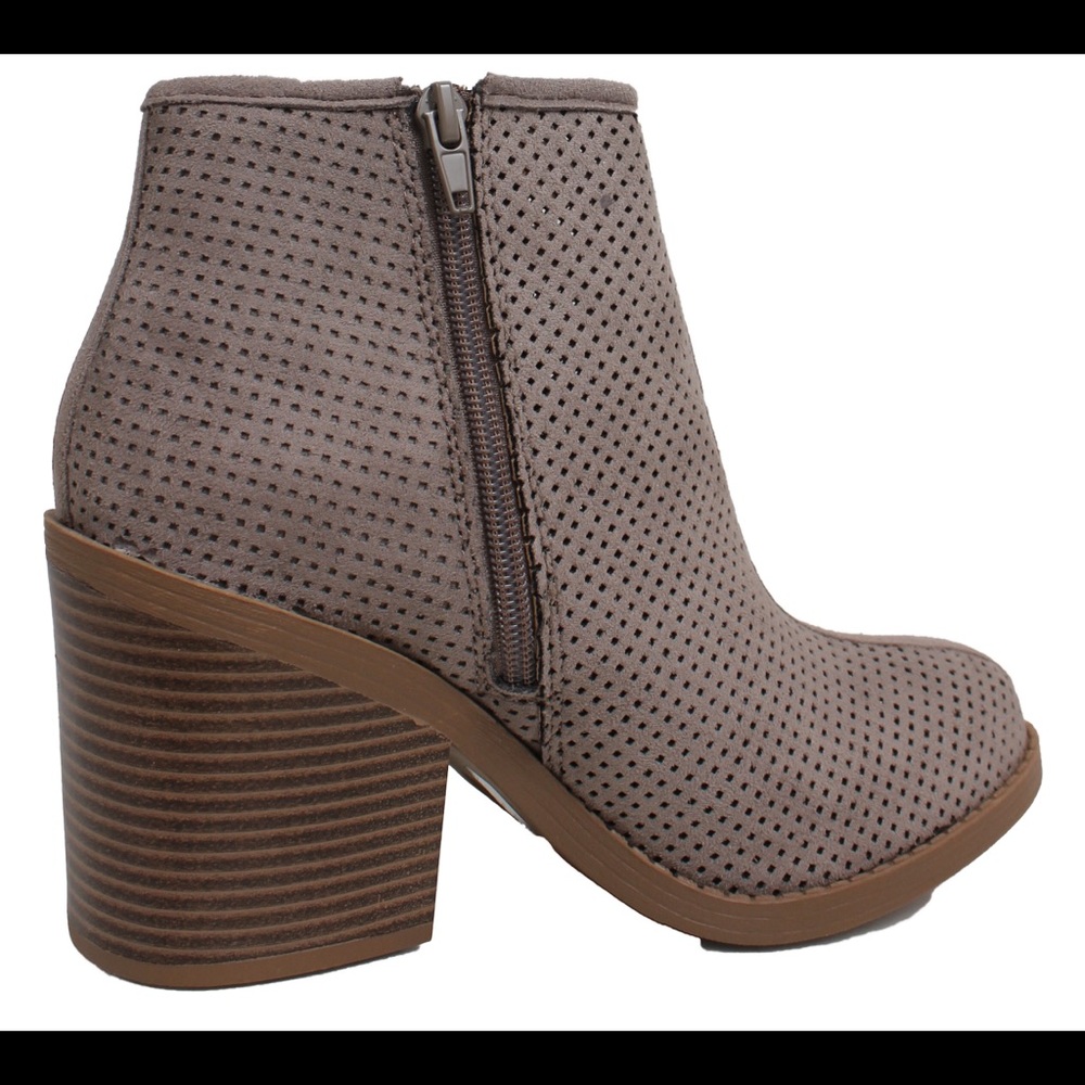 Grey perforated v cut out side Stacked heel boot - Picture 3 of 6